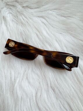 Authentic Gucci vintage thin brown tortoise sunglasses with gold logo